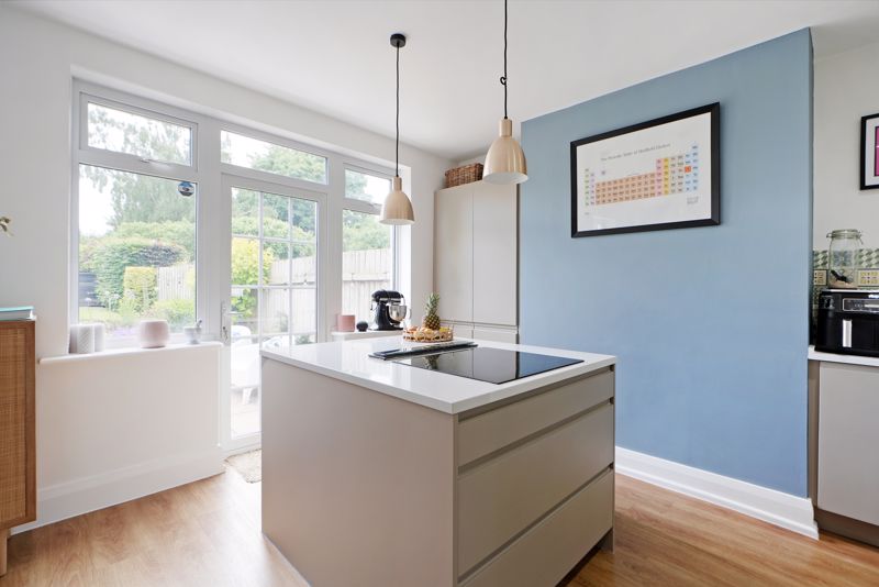 Furniss Avenue Dore